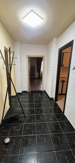 Apartament cu 3 camere decomandat în Drumul Sării