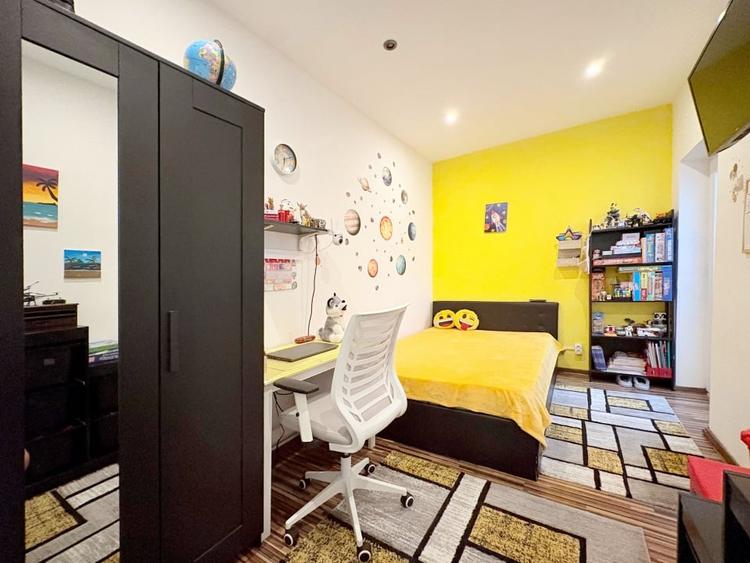 Apartament cu 3 camere decomandat, mobilat în Palas