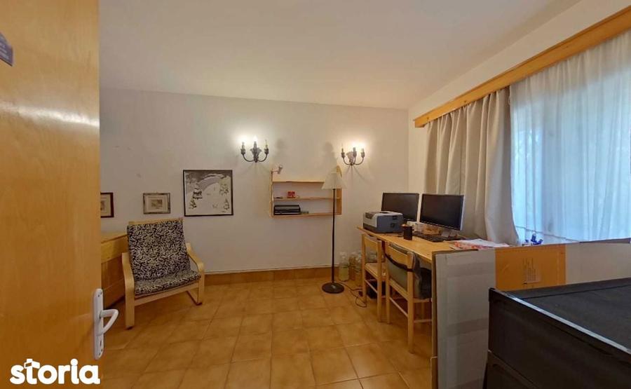 Casă cu 6 camere cu Teren 912 Mp în Brănești