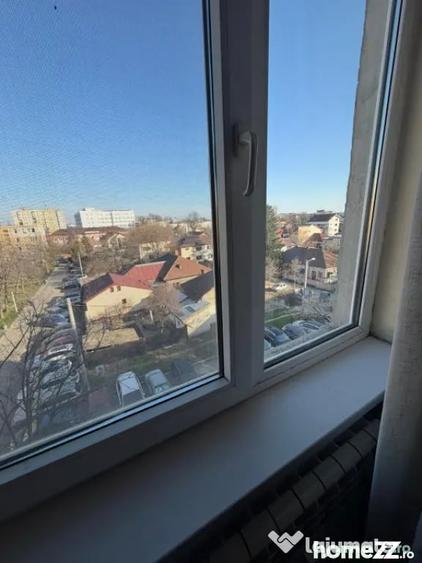 Apartament cu 3 camere decomandat în Calea București