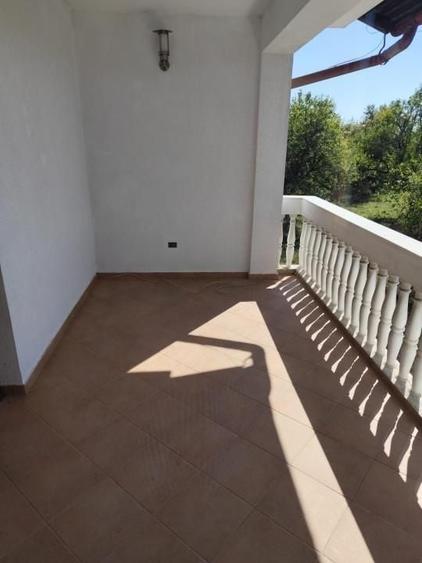 Casă individuală cu 6 camere cu Canalizare în Goruna
