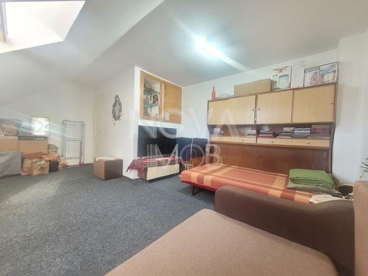 Apartament cu 2 camere semidecomandat, mobilat în Valea Aurie