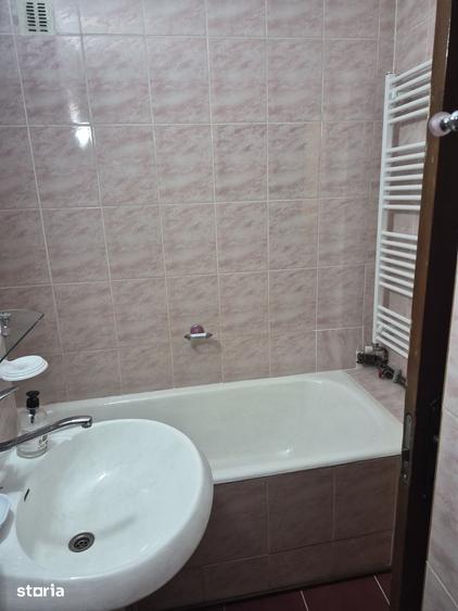 Proprietar inchiriez apartament 3 camere Ramada Craiova - 8