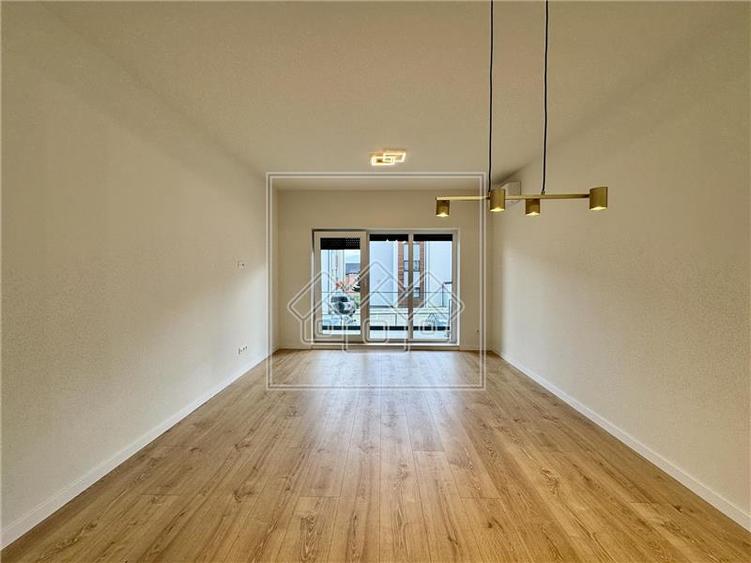 Apartament cu 2 camere decomandat în Exterior Vest