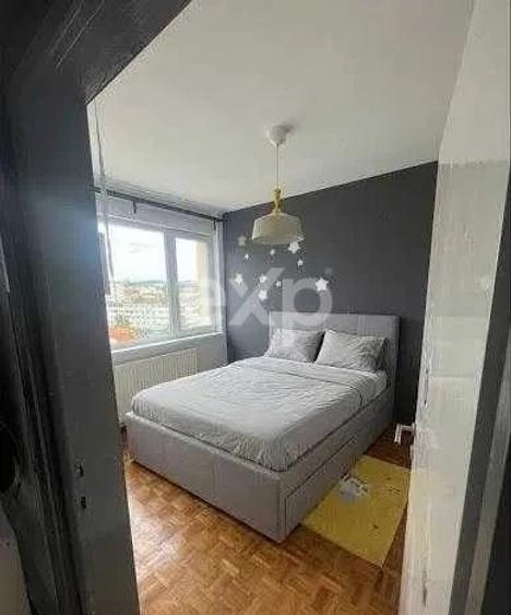 Apartament cu 3 camere semidecomandat, mobilat în Central