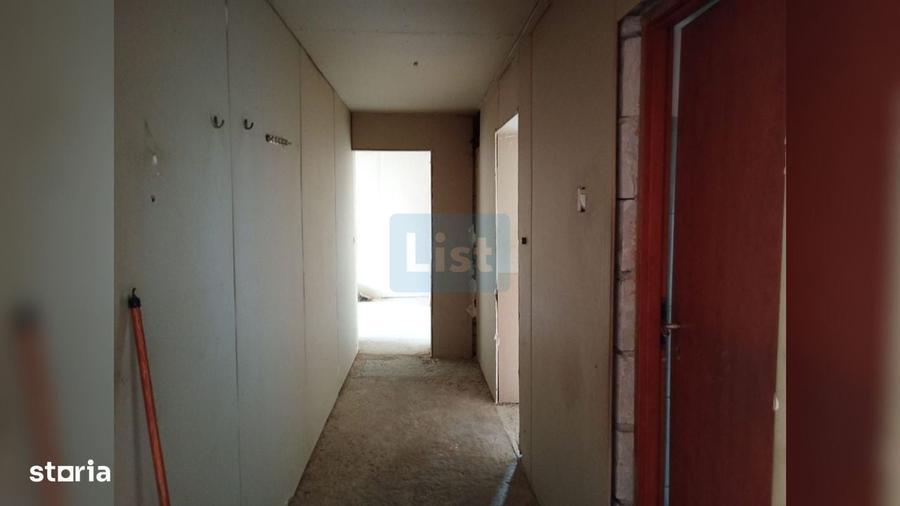 Casă cu 3 camere în Traian