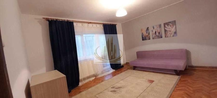 Apartament cu 3 camere decomandat în Complex Studențesc