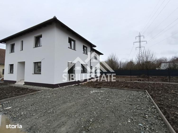 Casă cu 4 camere în Veștem