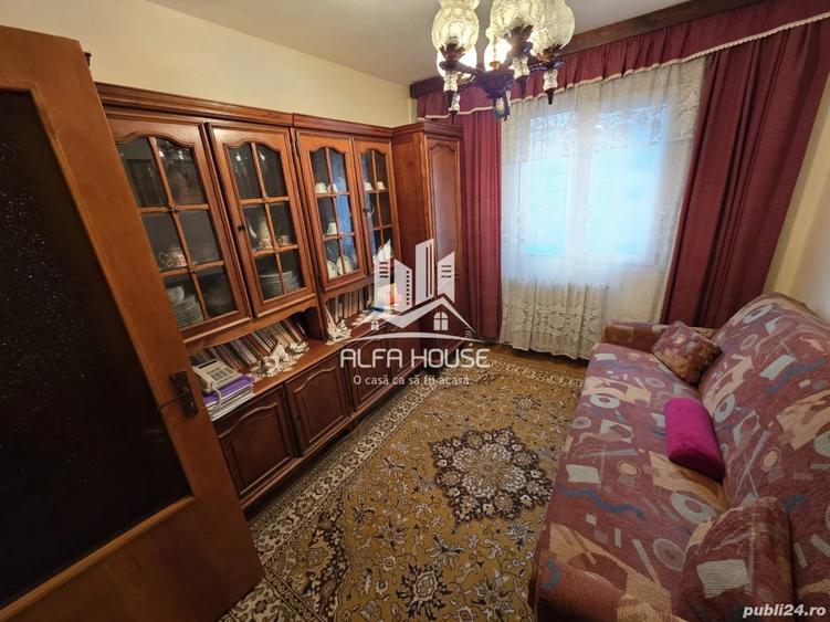 Apartament cu 3 camere semidecomandat în Micro II