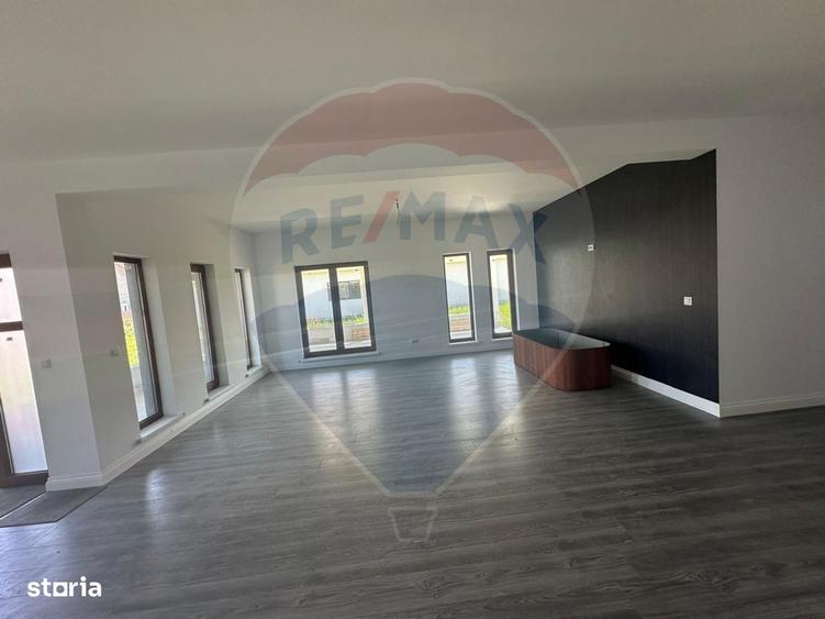 Casă cu 4 camere cu Teren 718 Mp în Central