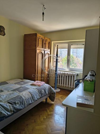 Apartament cu 3 camere Zona centrala Str. Bucegi Liceul de Arte etaj 3 , 2 balc - 5