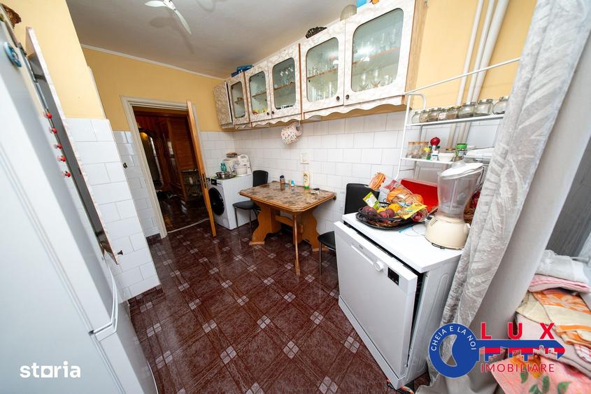 Apartament cu 3 camere decomandat în Babadag