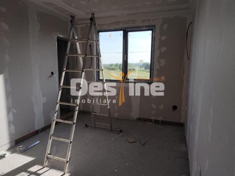 Casă cu 4 camere cu Teren 500 Mp în Bordenii Mici