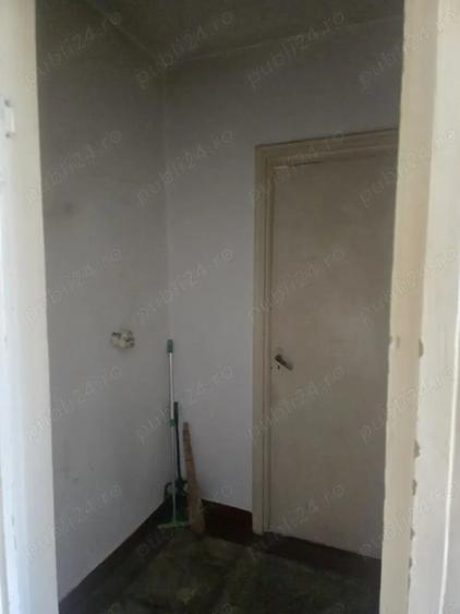 Apartament cu 3 camere decomandat în Onești