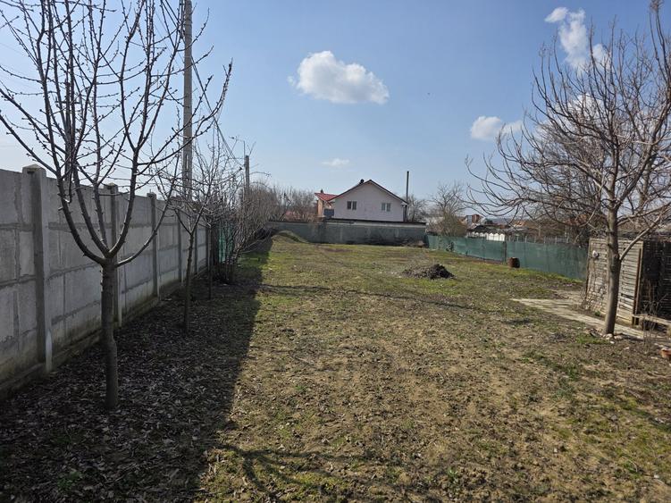Teren de 865 mp, în Leșile