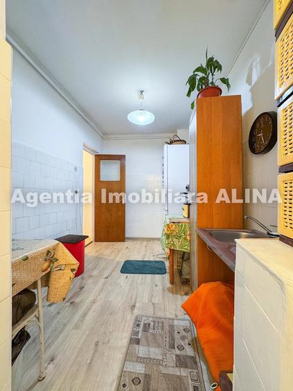 Apartament cu 3 camere decomandat în Piața Centrală
