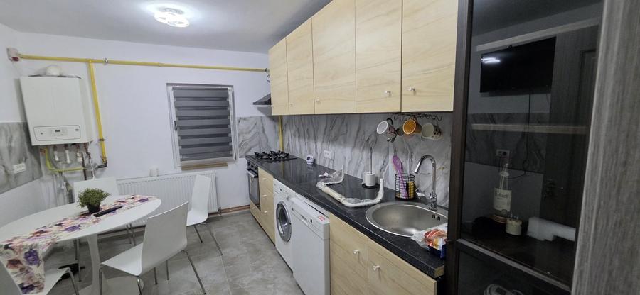 Apartament cu 3 camere decomandat în Central