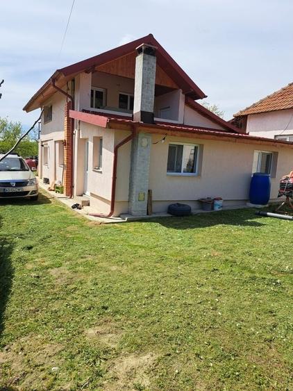 Casă cu 4 camere în Valea Popii