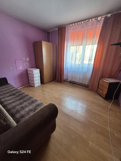 Apartament cu 3 camere semidecomandat în Dărmănești
