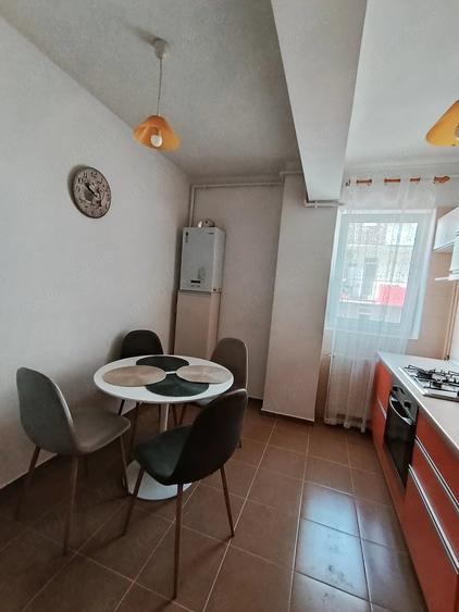 Apartament cu 2 camere semidecomandat în Turnișor