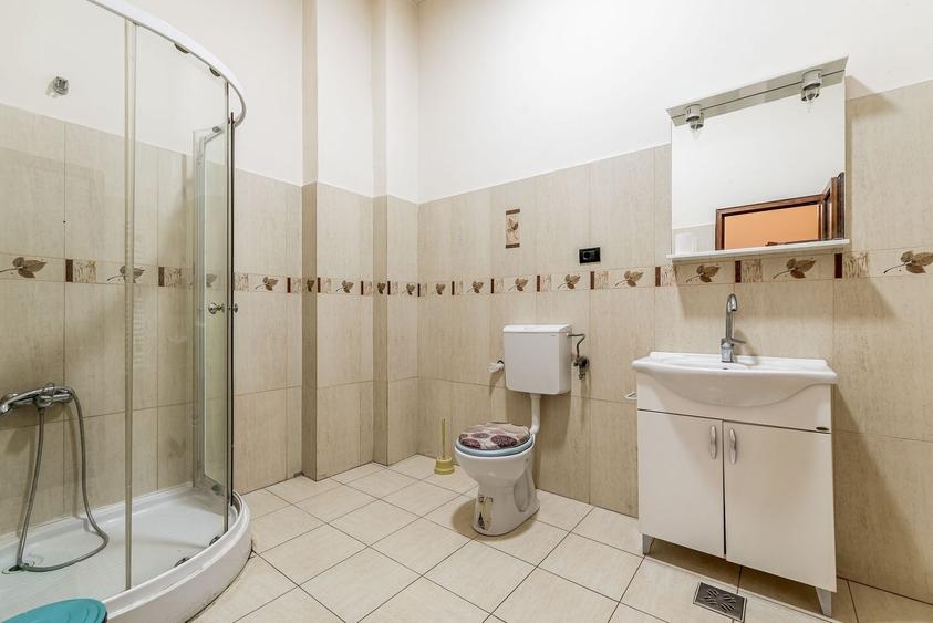 Apartament cu 2 camere semidecomandat, mobilat în Central