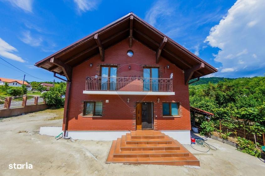 Casă cu 4 camere în Tăuții de Sus