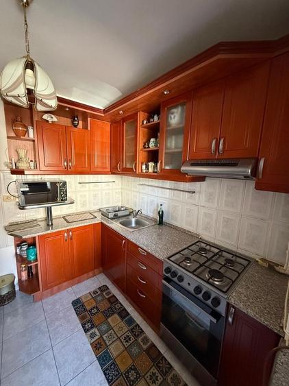 Apartament cu 3 camere decomandat în Alfa