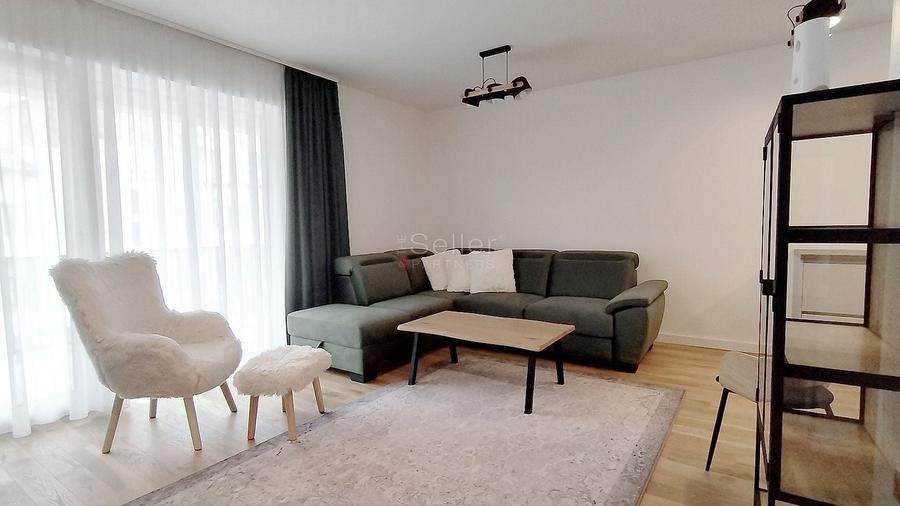 Apartament cu 3 camere semidecomandat, mobilat în Brașovul Vechi