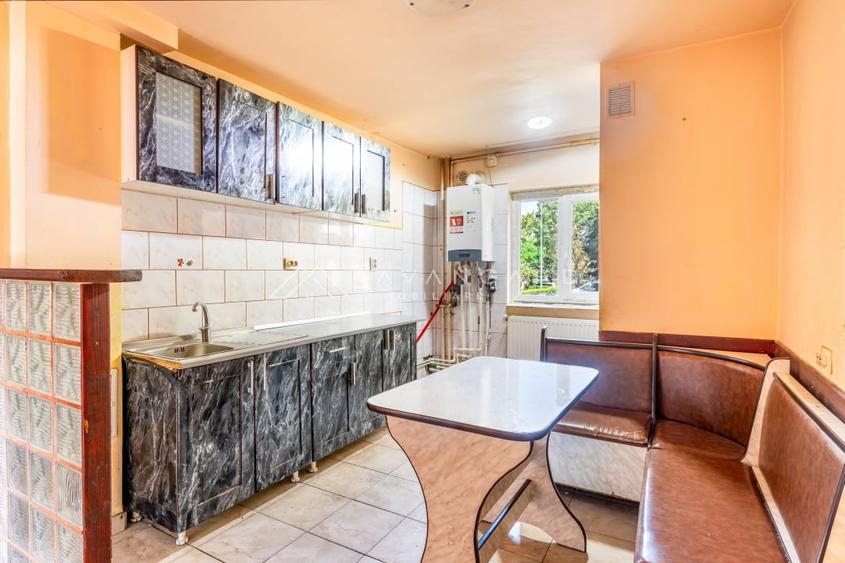 Apartament cu 3 camere decomandat, mobilat în Între Lacuri