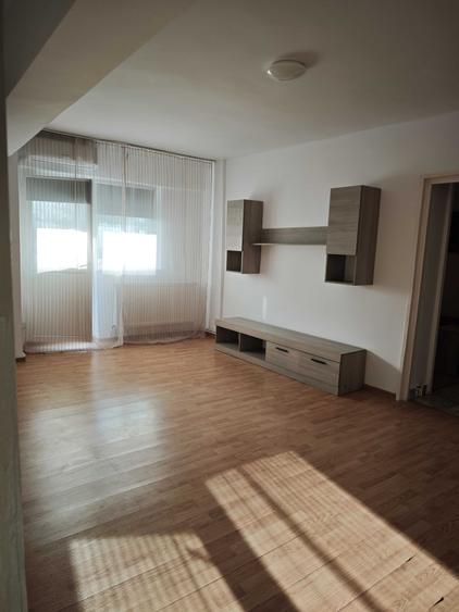 Apartament cu 2 camere decomandat în Micro 3