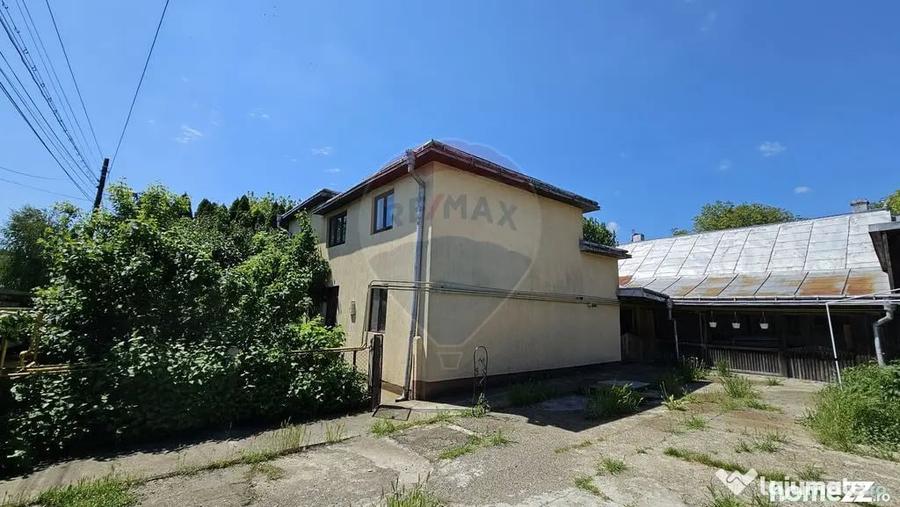 Casă cu 4 camere cu Teren 680 Mp în Central