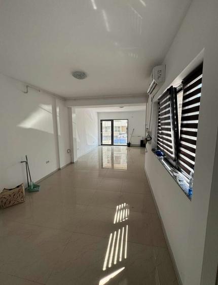 Spatiu comercial Str.D30 Mamaia Nord 50m de plaja.. - 2