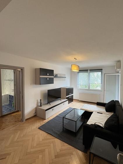 Apartament cu 4 camere decomandat în Central