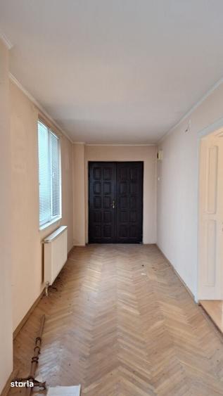 Spațiu comercial, de 402 mp, în Central