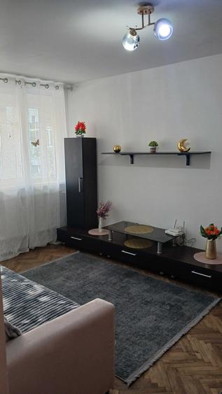 Apartament cu 2 camere semidecomandat în Colentina