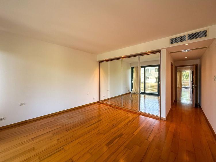 Apartament cu 3 camere semidecomandat, mobilat în Primăverii