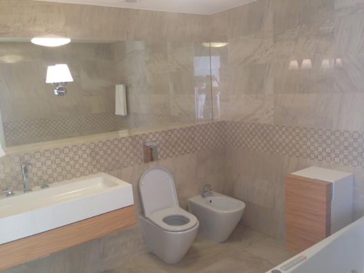 Apartament cu 5 camere decomandat în Herăstrău