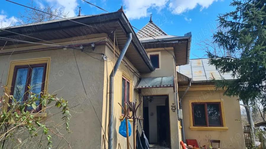 Casă cu 5 camere cu Teren 1171 Mp în Pucioasa
