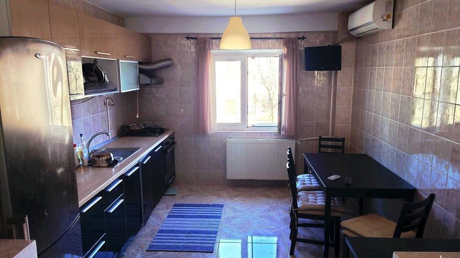 Apartament cu 2 camere decomandat în Văcăresti