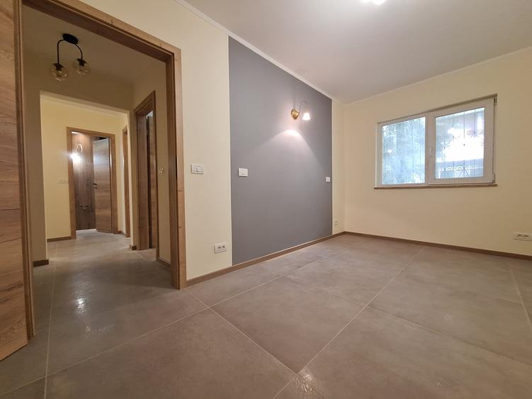 Apartament cu 3 camere decomandat în Complex Studențesc