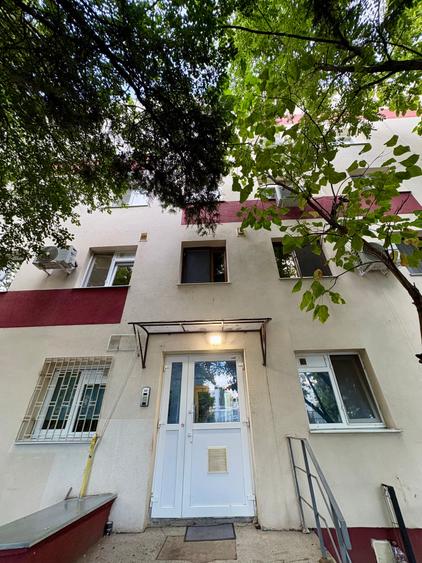 Apartament cu 3 camere semidecomandat în P-ța Reșița