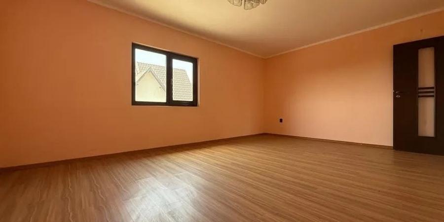 Casă cu 4 camere în Micro 12