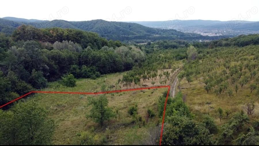 Teren de 5750 mp, în Central