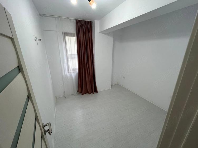 Apartament cu 3 camere decomandat în Poarta 6