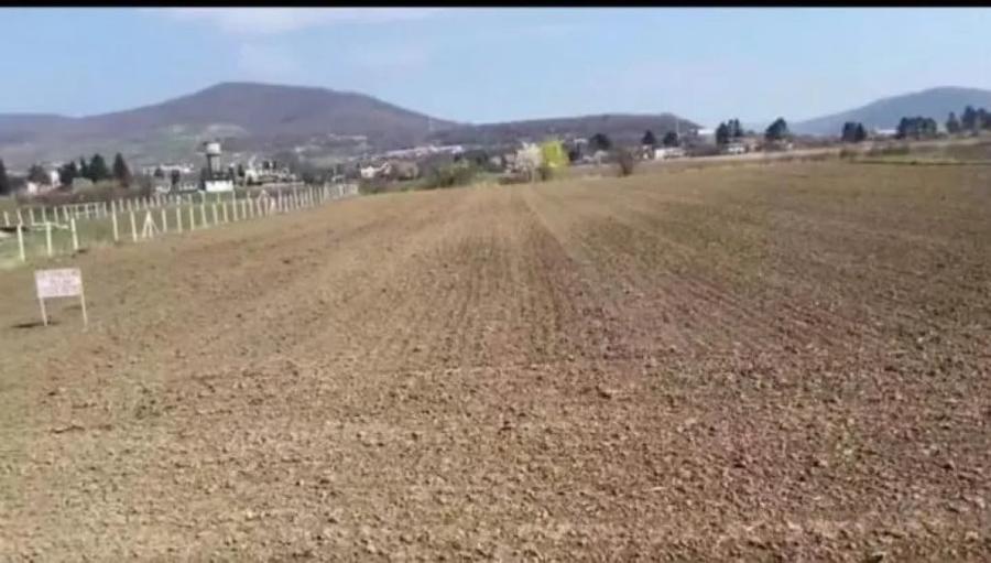 Teren de 1550 mp, în Central