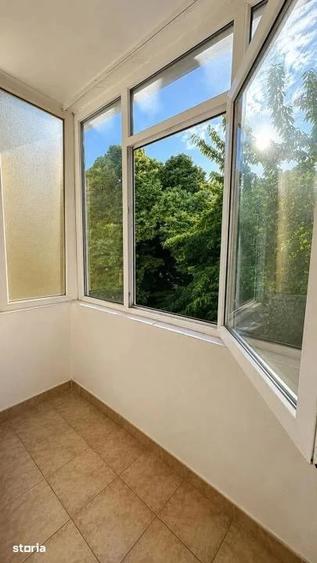 Apartament cu 3 camere semidecomandat în Km 4