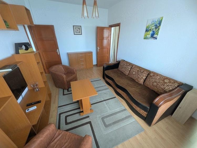 Apartament cu 2 camere semidecomandat, mobilat în Romană