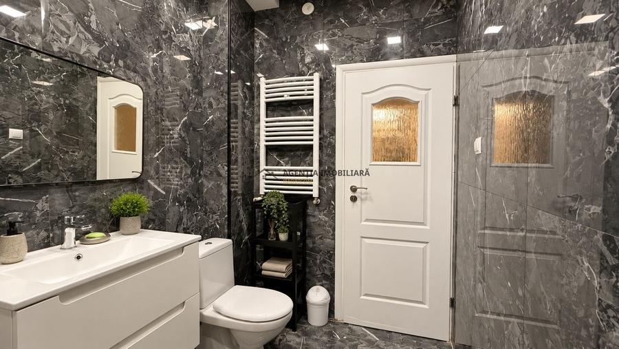 Apartament cu 3 camere circular, mobilat în P-ța Unirii