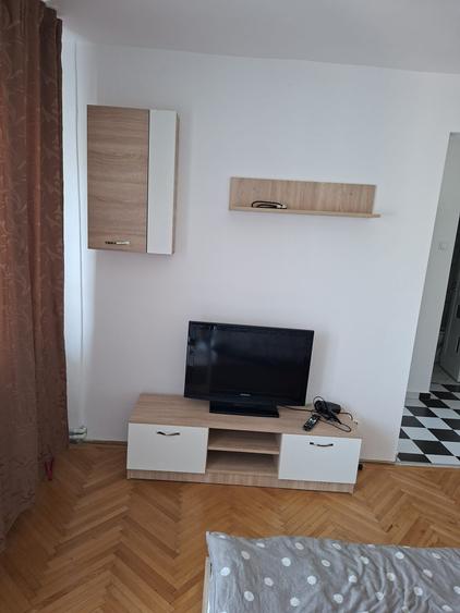 Garsonieră decomandată în Central