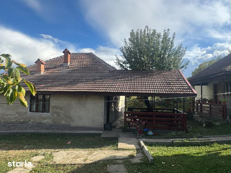 Casă cu 5 camere cu Teren 11000 Mp în Alimpești